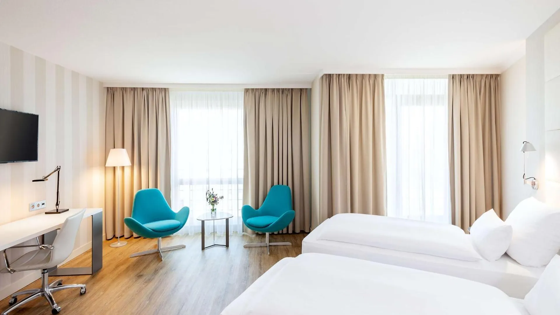 Hotel NH Berlin Alexanderplatz 4*,