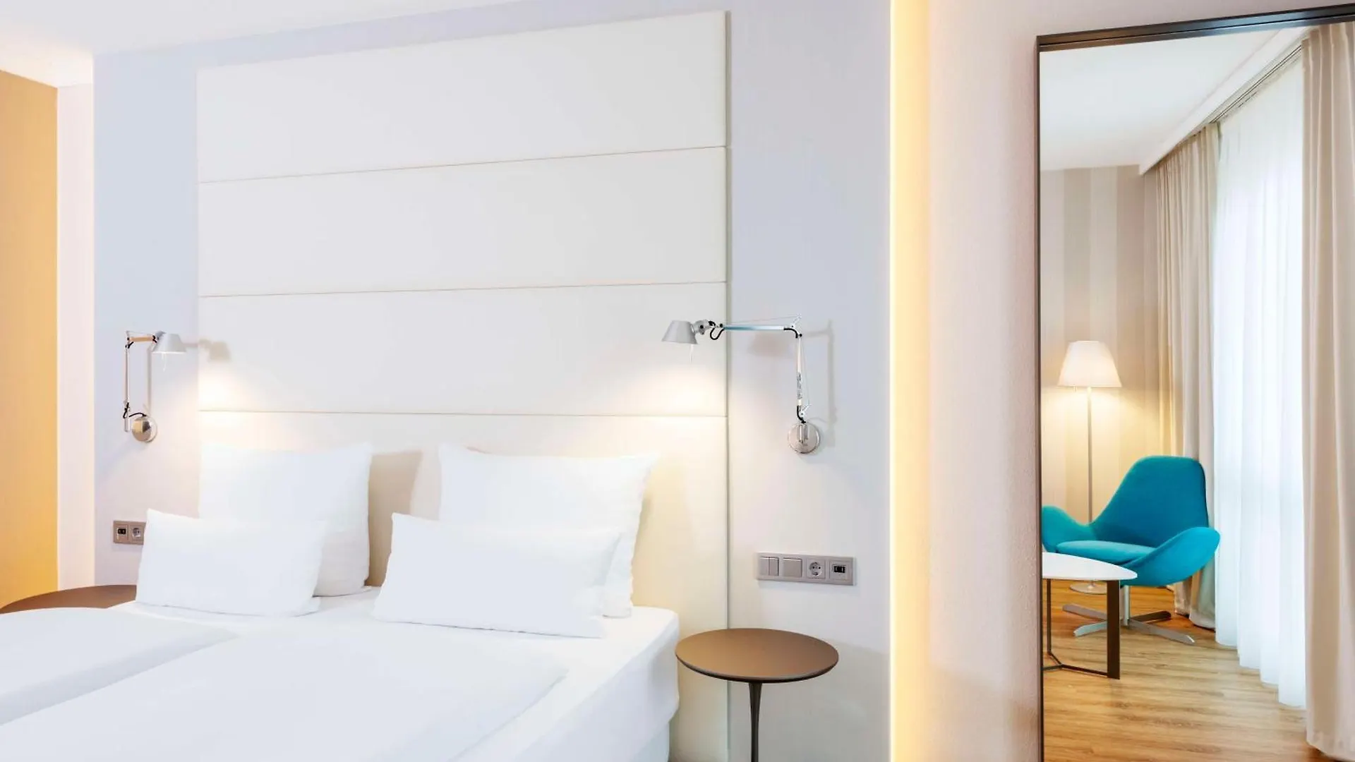 Hotel NH Berlin Alexanderplatz 4*,